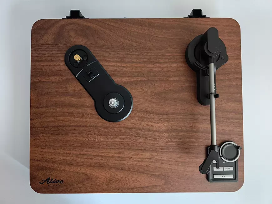 Проигрыватель виниловых пластинок с автоматическим управлением и Bluetooth Alive Audio Magna