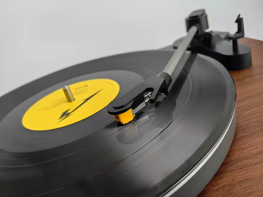 Проигрыватель виниловых пластинок с автоматическим управлением и Bluetooth Alive Audio Magna