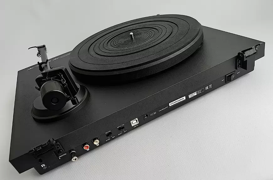 Проигрыватель виниловых пластинок Radiotehnika «Старт LP002D»