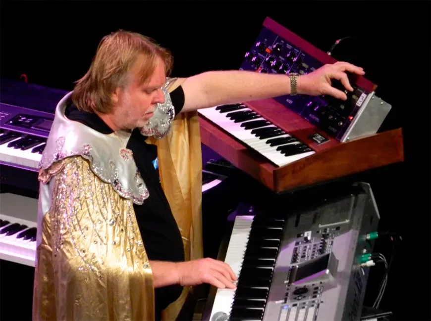 Рик Уэйкман (Rick Wakeman)  