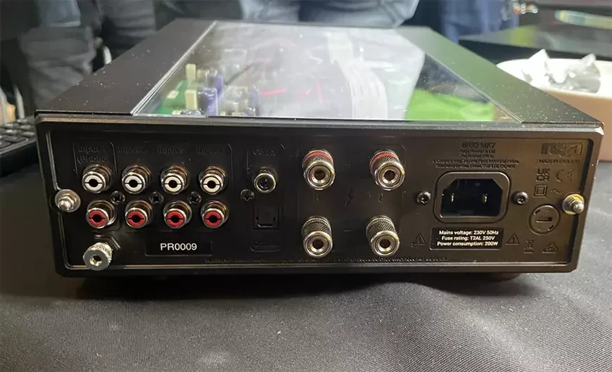 Интегральный усилитель Rega Brio Mk7