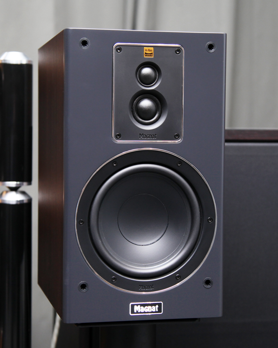 Magnat Signature 503 - Enceinte étagère 3 Voies 100 W - Pour Stéréo Et Home Cinéma, Finition Frêne/noir Ou Moka