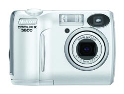 Цифровая фотокамера Nikon Coolpix 5600