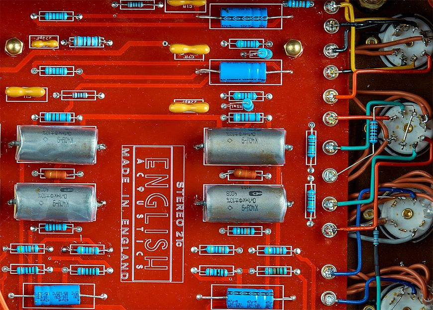 English Acoustics Stereo 21c — очень британский ламповый усилитель