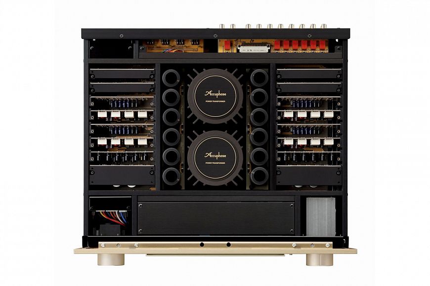 Предварительный усилитель Accuphase C-3900