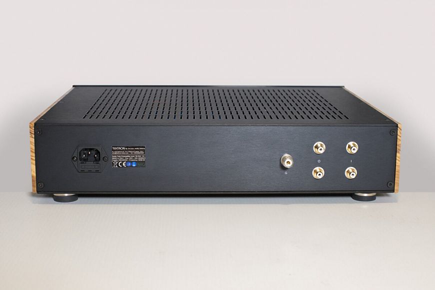 TK One Phono — ламповый MM-фонокорректор из Италии