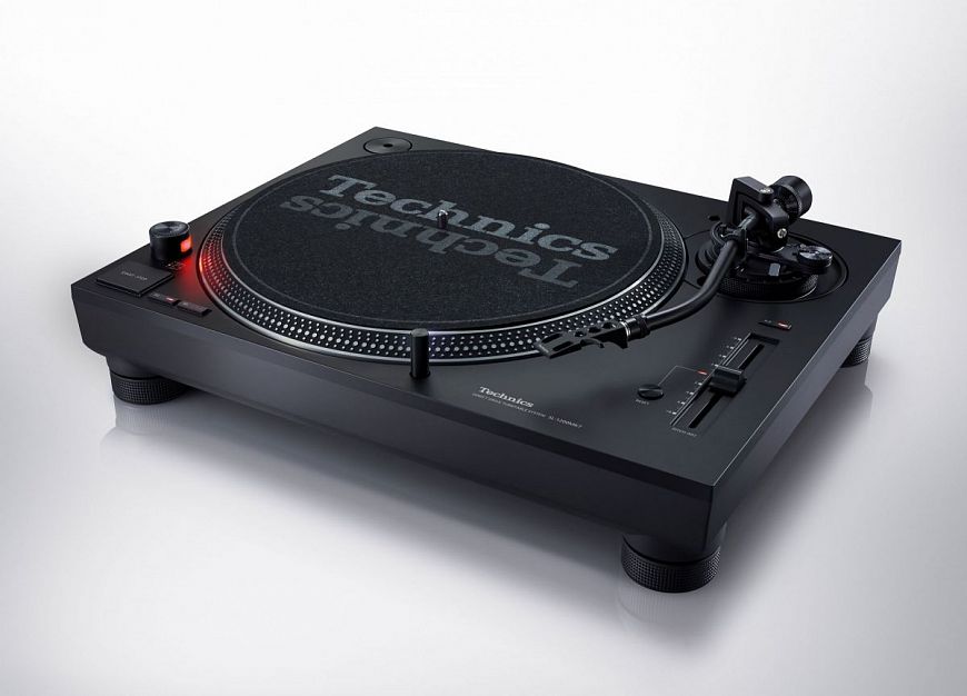 Проигрыватель виниловых пластинок Technics SL-1210 Mk7