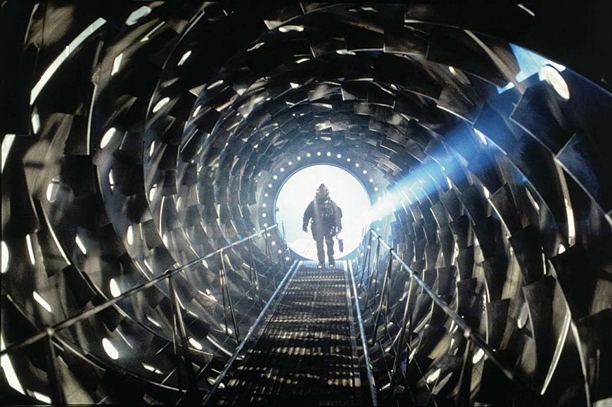 7. Сквозь горизонт / Event Horizon (1997)